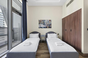 VayK - Contemporary Building, Spacious 2-Bedroom Apartment
